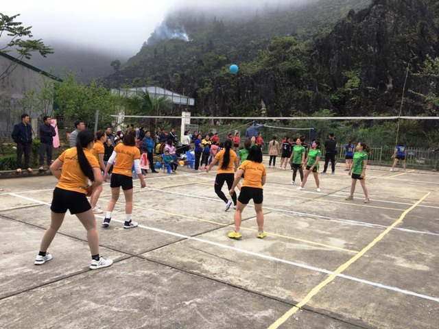 Giao lưu bóng chuyền hơi nữ, bóng chuyền da nam tại xã Lũng Chinh