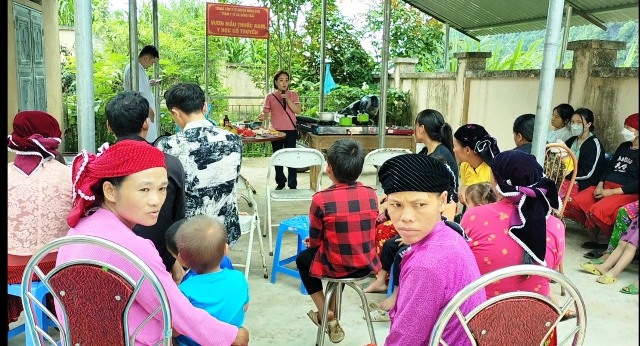 Trung tâm y tế huyện Đồng Văn thực hành cải thiện dinh dưỡng cho trẻ em tại xã Sủng Trái